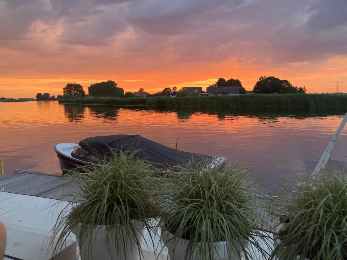 B&B Ganzendiep Aan Het Water Grafhorst Eksteriør billede